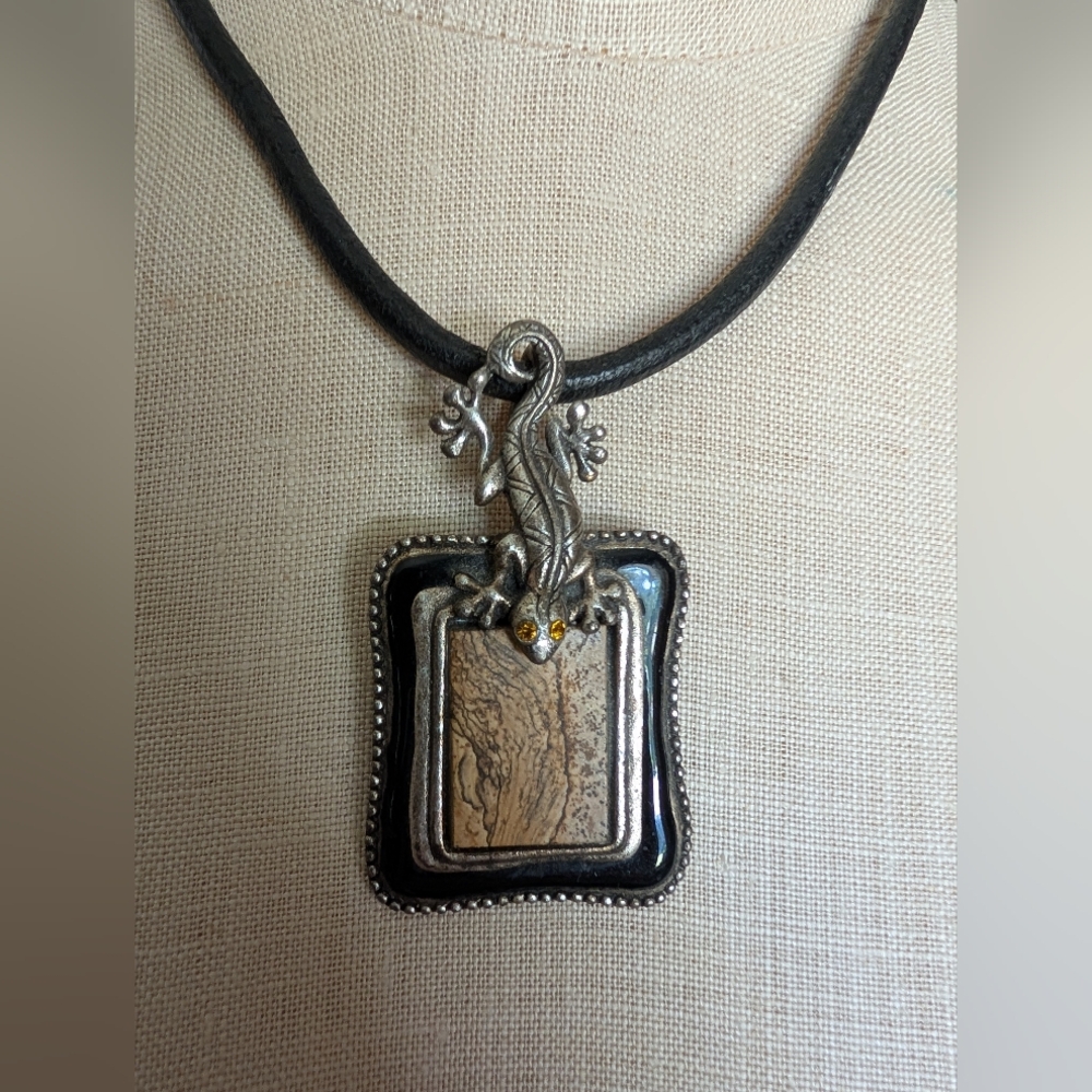 Chico's Lizard/Gecko Necklace - Picture 2 of 6